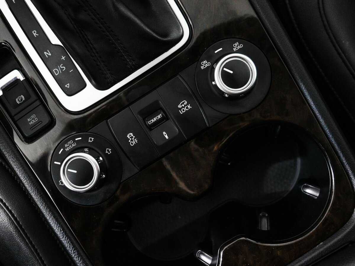Volkswagen Touareg б/у, 2012, Автоматическая. Фото: #11