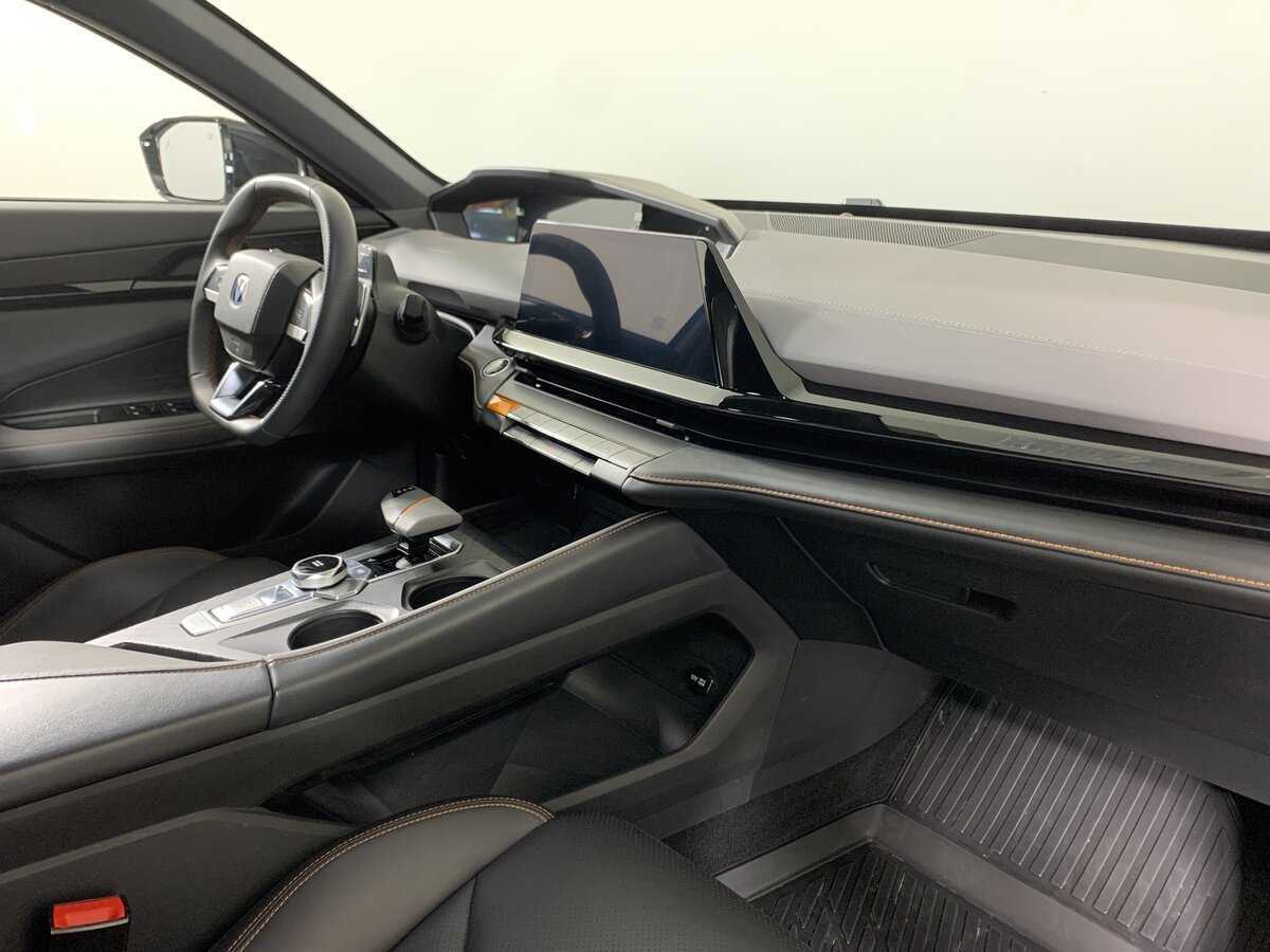 Changan UNI-V б/у, 2023, Роботизированная. Фото: #13