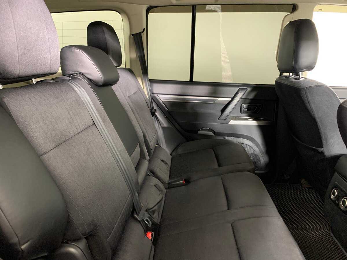 Mitsubishi Pajero б/у, 2015, Автоматическая. Фото: #17
