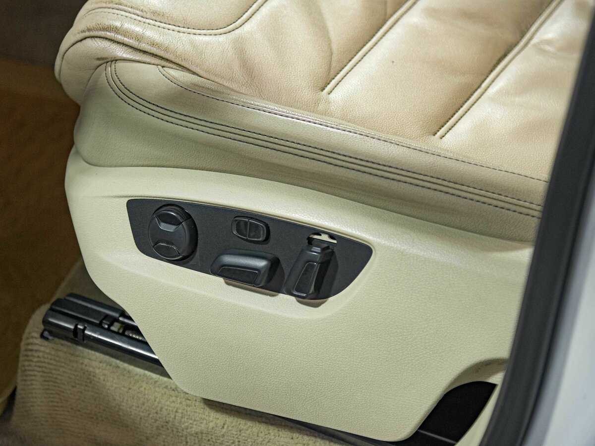 Volkswagen Touareg б/у, 2013, Автоматическая. Фото: #15