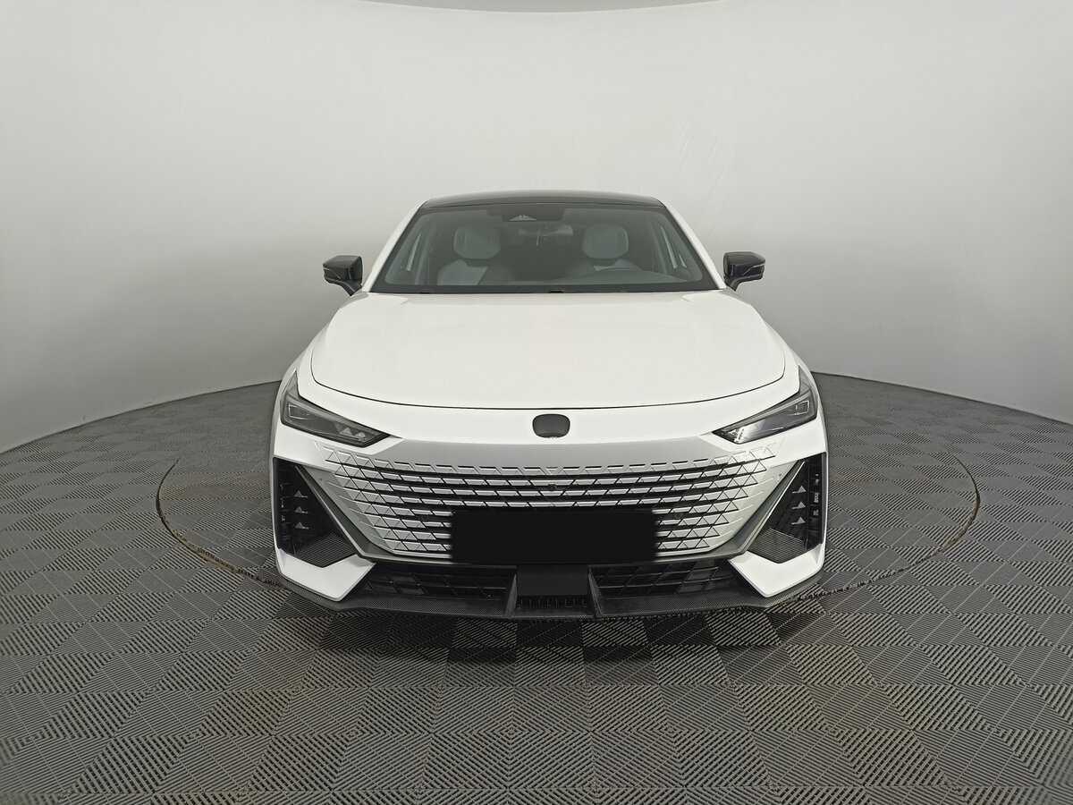 Changan UNI-V б/у, 2023, Роботизированная. Фото: #1