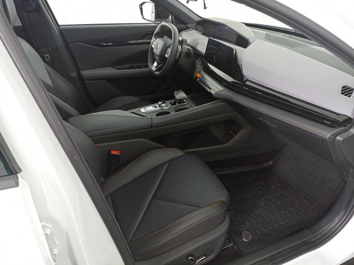 Changan UNI-V б/у, 2023, Роботизированная. Фото: #9