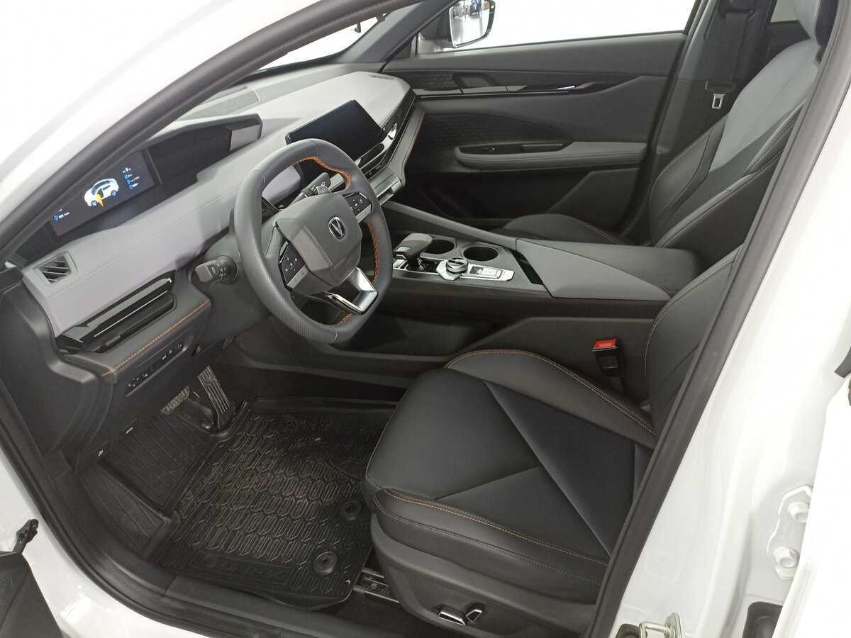 Changan UNI-V б/у, 2023, Роботизированная. Фото: #14