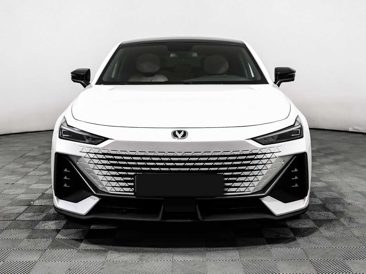 Changan UNI-V б/у, 2023, Роботизированная. Фото: #1