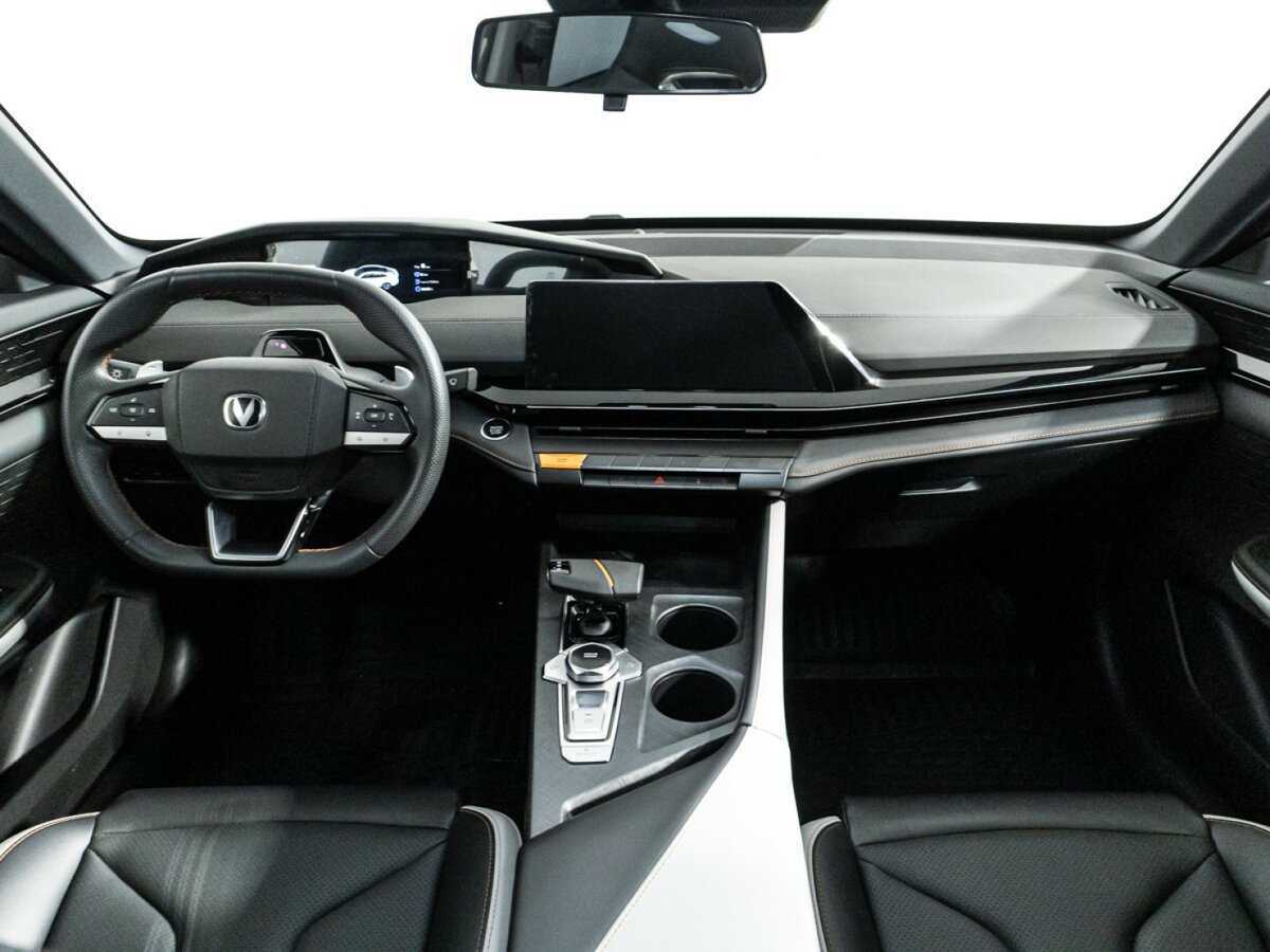 Changan UNI-V б/у, 2023, Роботизированная. Фото: #12