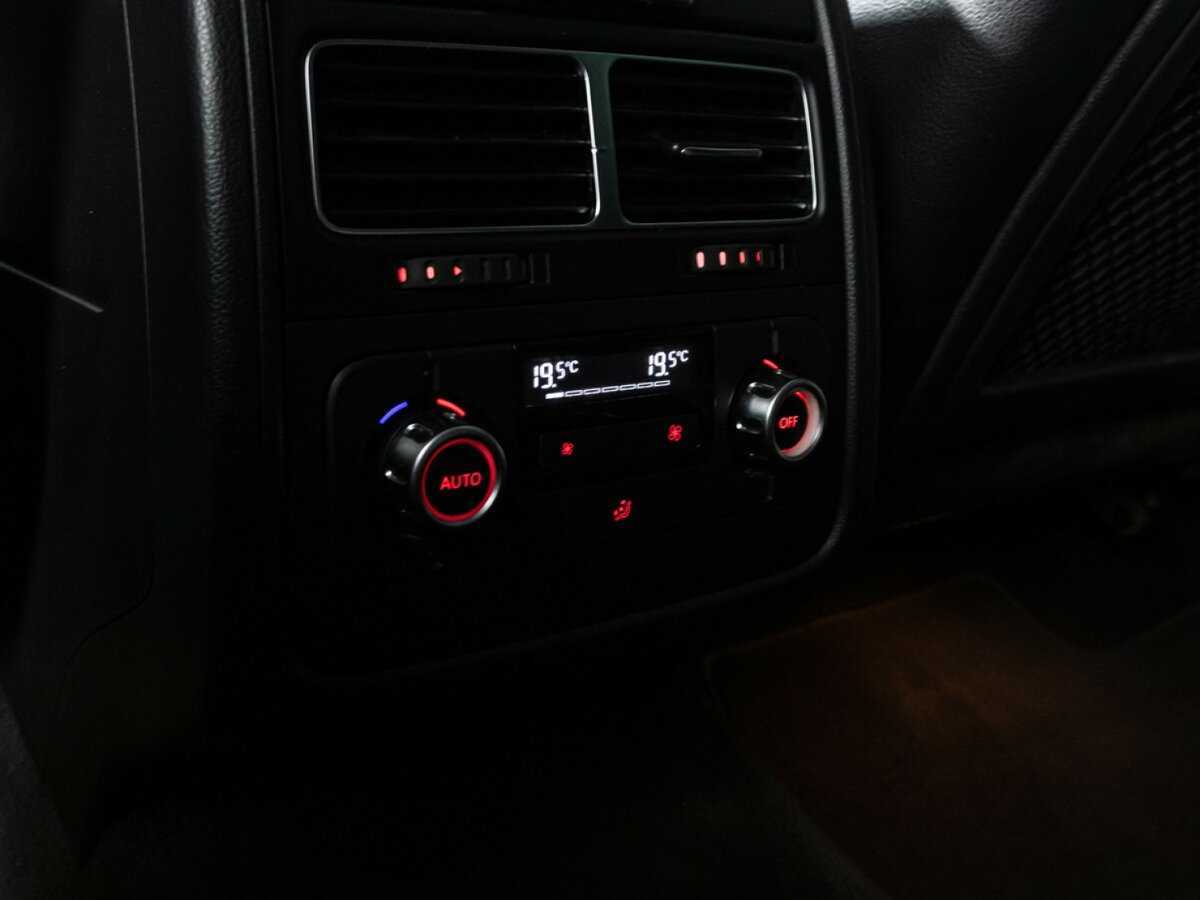 Volkswagen Touareg б/у, 2012, Автоматическая. Фото: #17