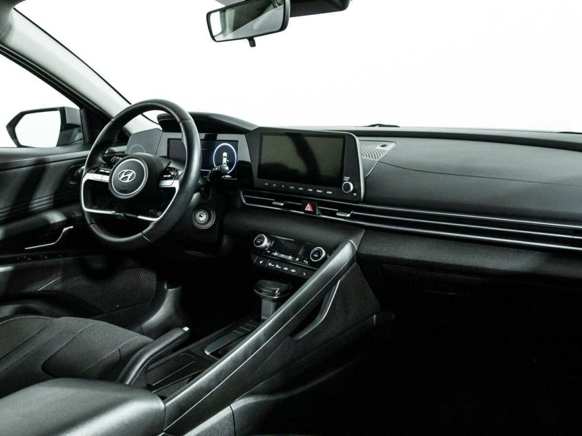 Hyundai Elantra б/у, 2023, Автоматическая. Фото: #8