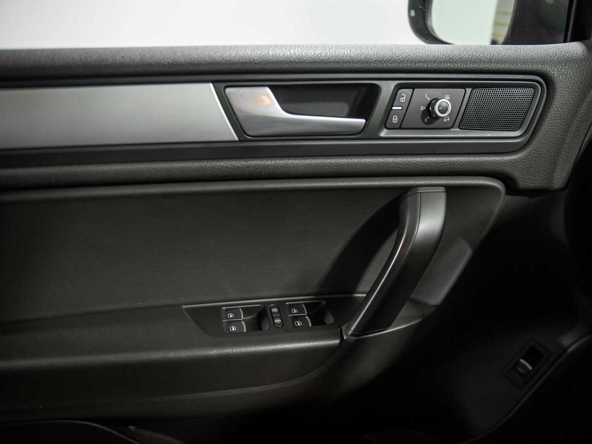 Volkswagen Touareg б/у, 2013, Автоматическая. Фото: #12
