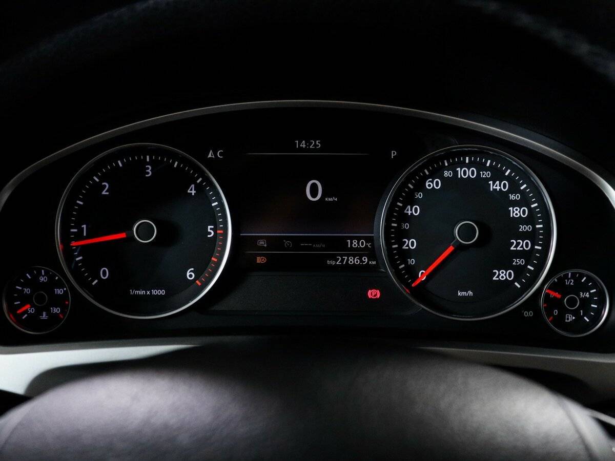 Volkswagen Touareg б/у, 2015, Автоматическая. Фото: #10