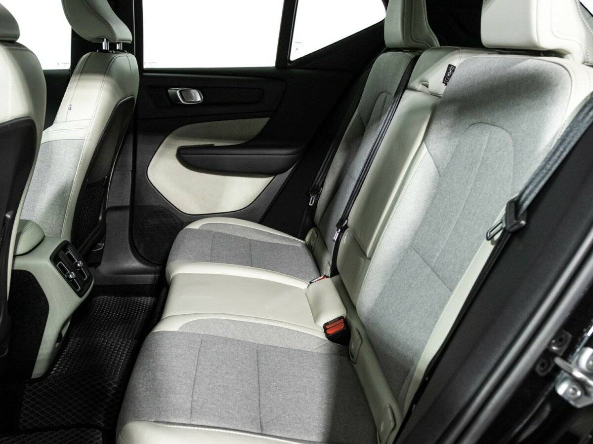 Вольво ИксЦ40 б/у, 2018, Автоматическая. Фото: #9