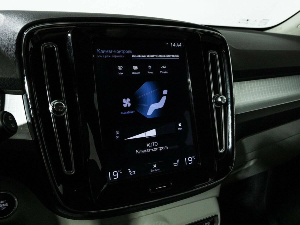 Вольво ИксЦ40 б/у, 2018, Автоматическая. Фото: #17