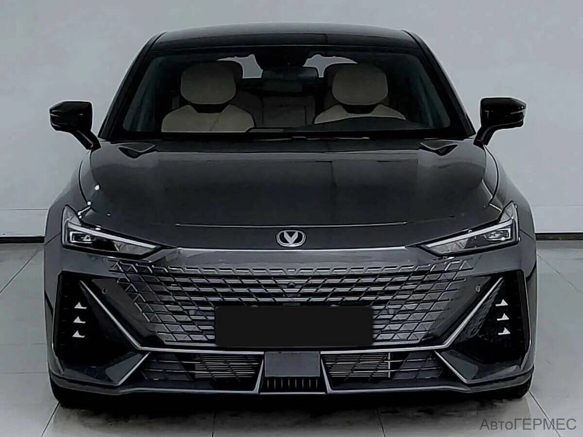 Changan UNI-V б/у, 2023, Роботизированная. Фото: #1