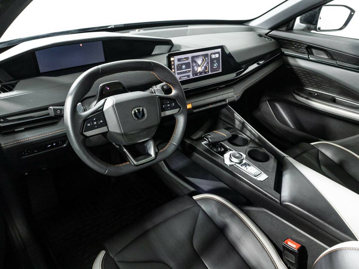 Changan UNI-V б/у, 2023, Роботизированная. Фото: #10