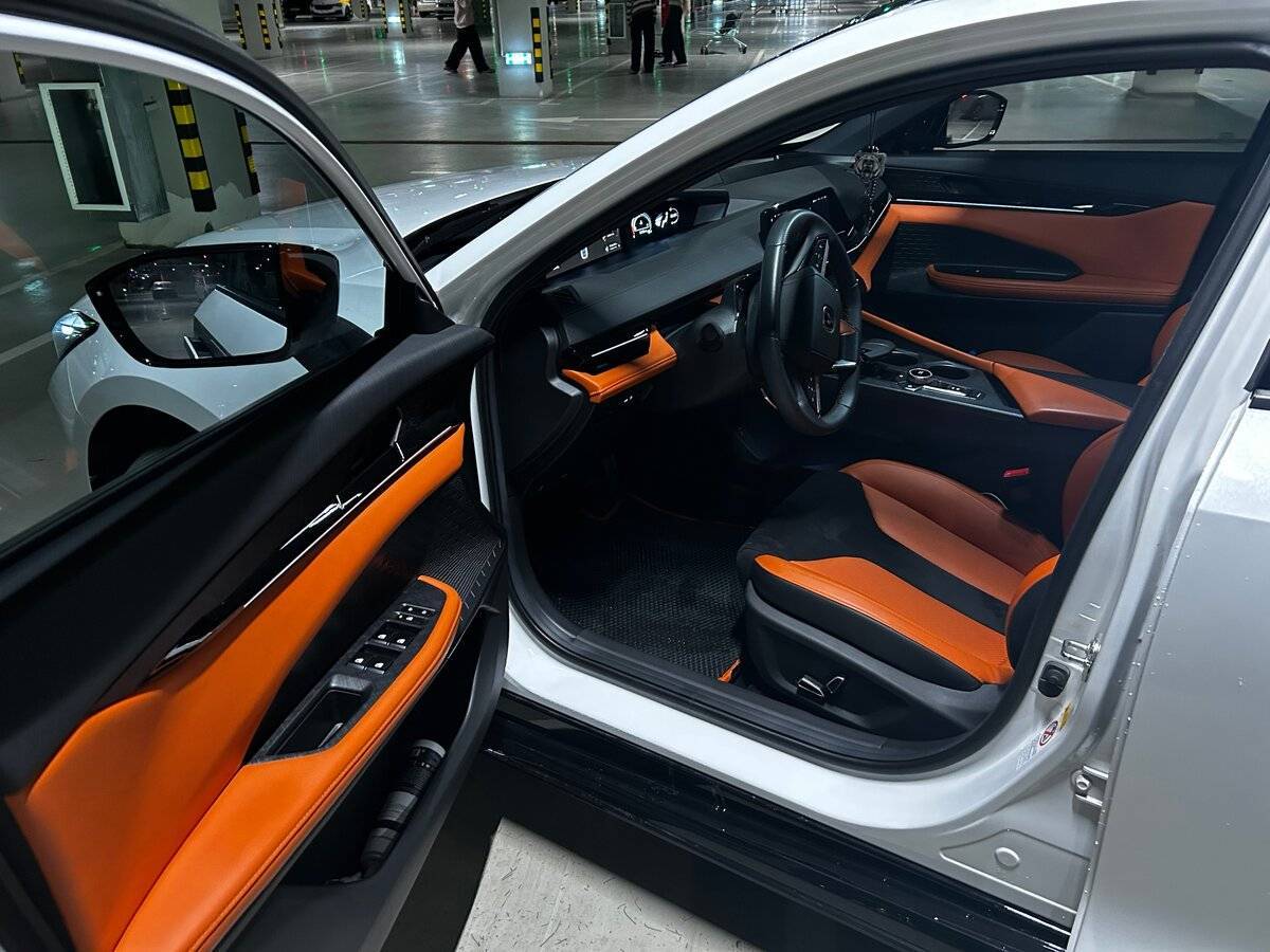 Changan UNI-V б/у, 2023, Роботизированная. Фото: #8