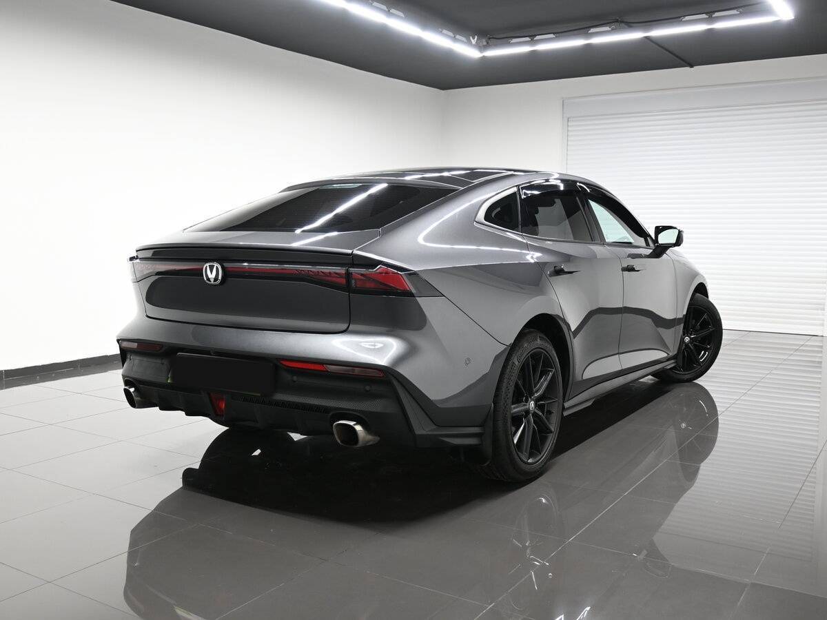 Changan UNI-V б/у, 2023, Роботизированная. Фото: #1