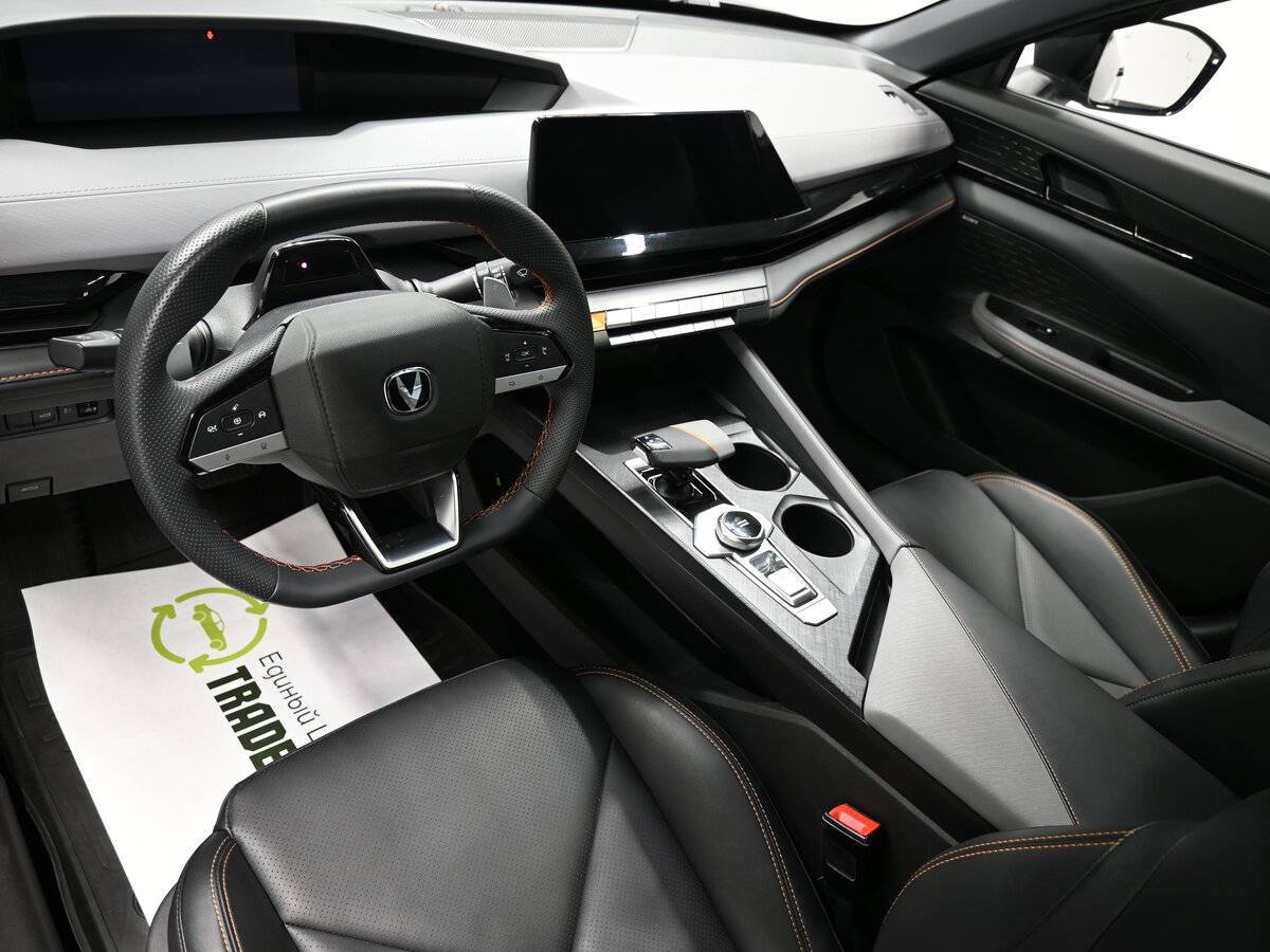 Changan UNI-V б/у, 2023, Роботизированная. Фото: #7