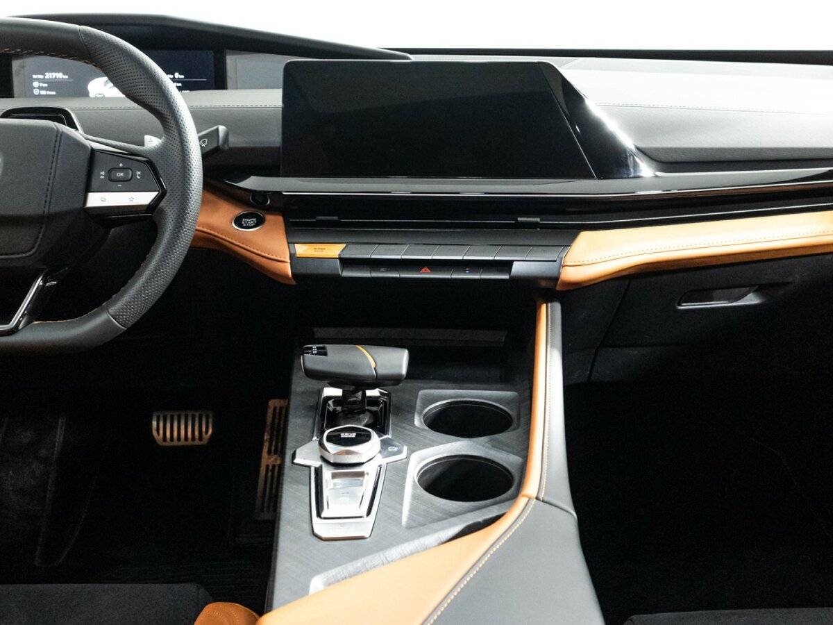 Changan UNI-V б/у, 2023, Роботизированная. Фото: #13