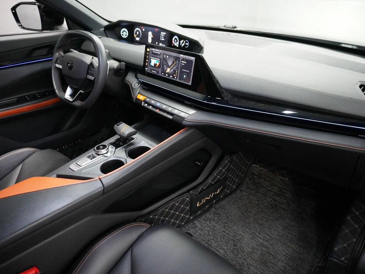 Changan UNI-V б/у, 2022, Роботизированная. Фото: #10