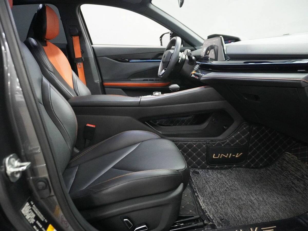 Changan UNI-V б/у, 2022, Роботизированная. Фото: #11