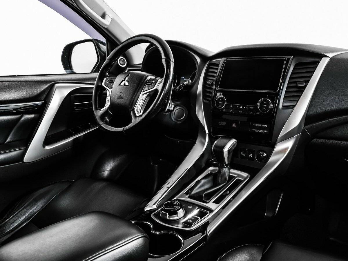 Mitsubishi Pajero Sport б/у, 2017, Автоматическая. Фото: #8