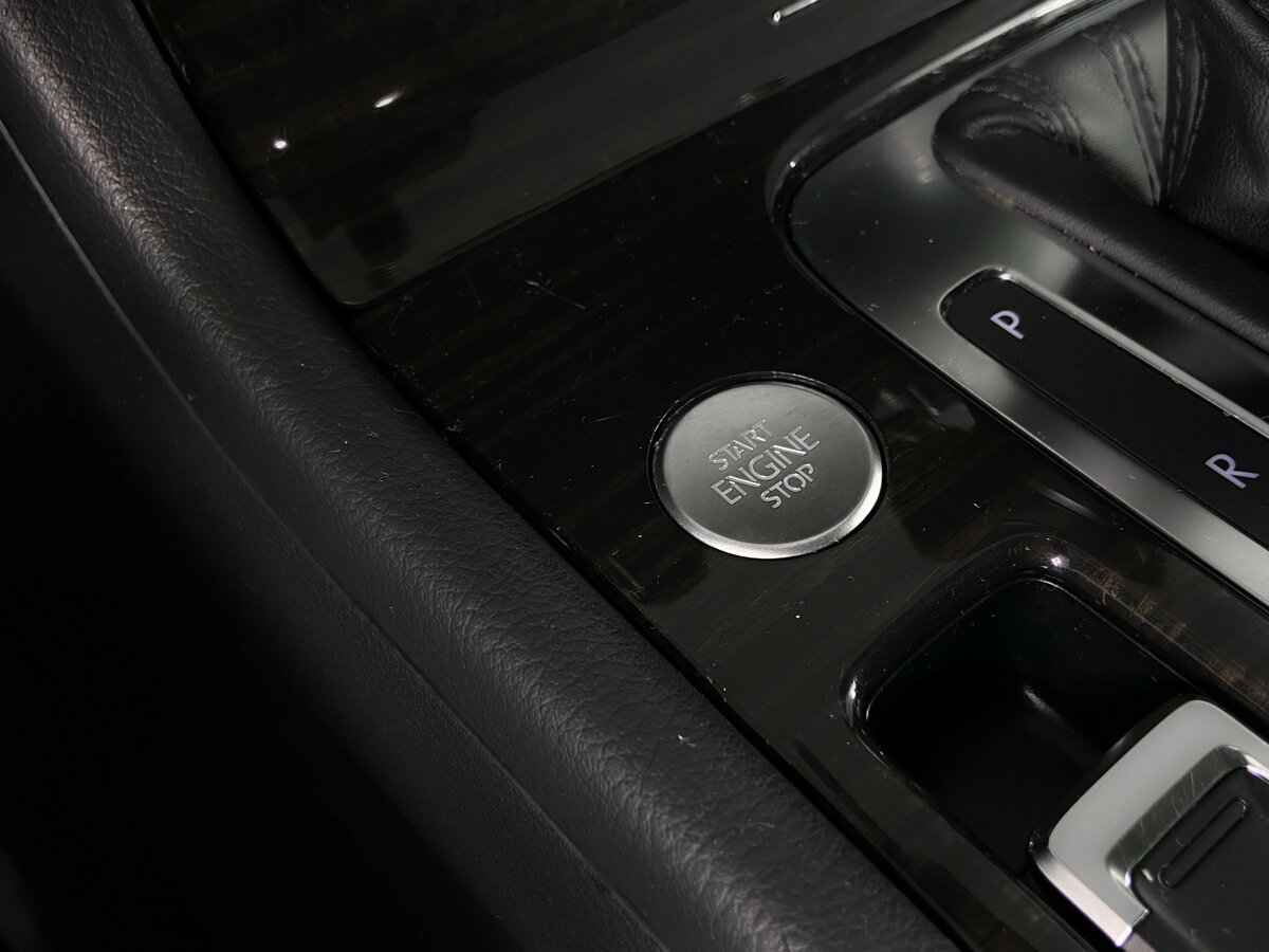 Volkswagen Touareg б/у, 2015, Автоматическая. Фото: #13