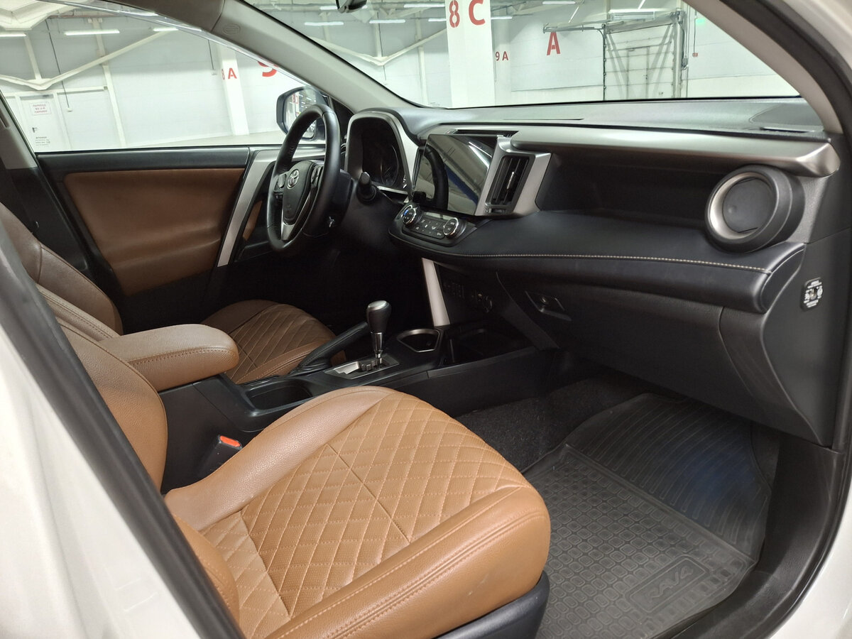Toyota RAV4 б/у, 2017, Автоматическая. Фото: #10