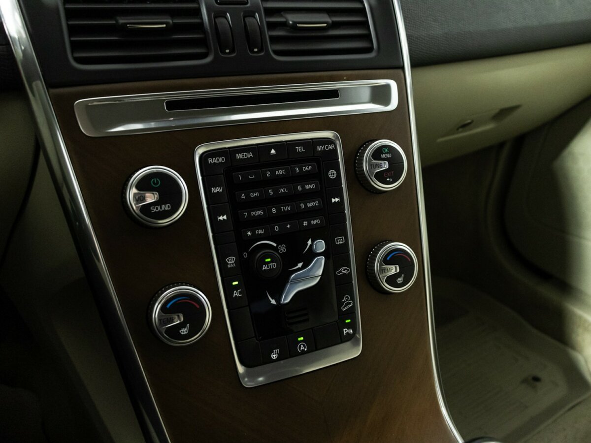 Volvo XC60 б/у, 2016, Автоматическая. Фото: #15