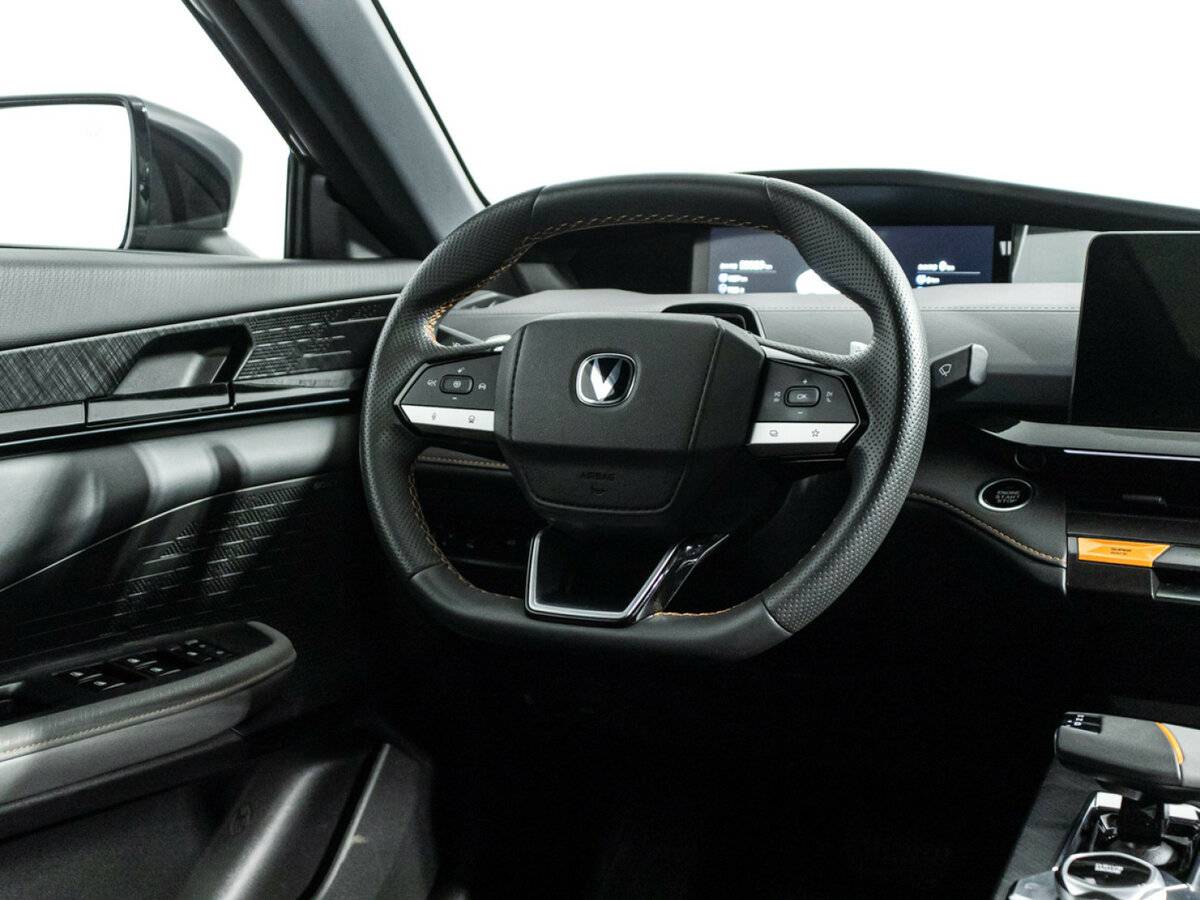 Changan UNI-V б/у, 2023, Роботизированная. Фото: #19