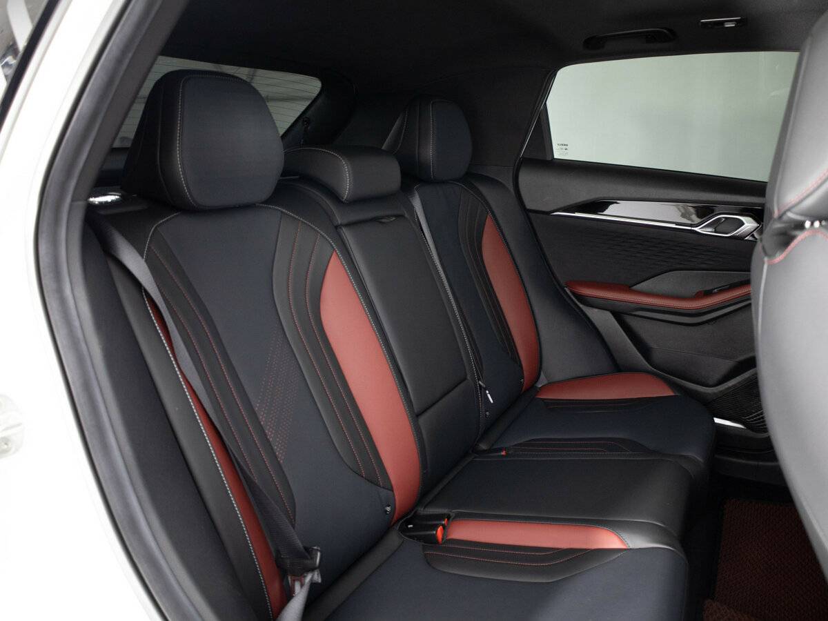 Geely Coolray б/у, 2023, Роботизированная. Фото: #9