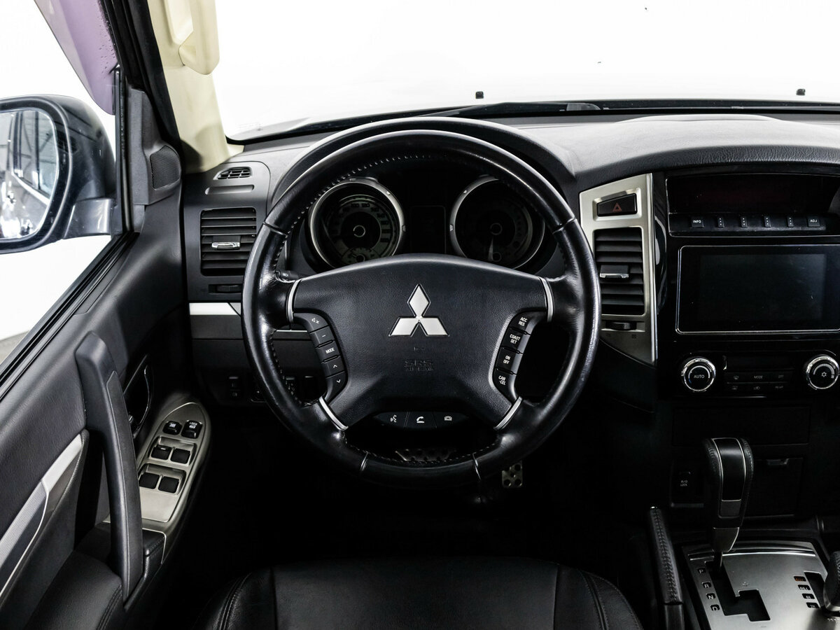Mitsubishi Pajero б/у, 2017, Автоматическая. Фото: #11