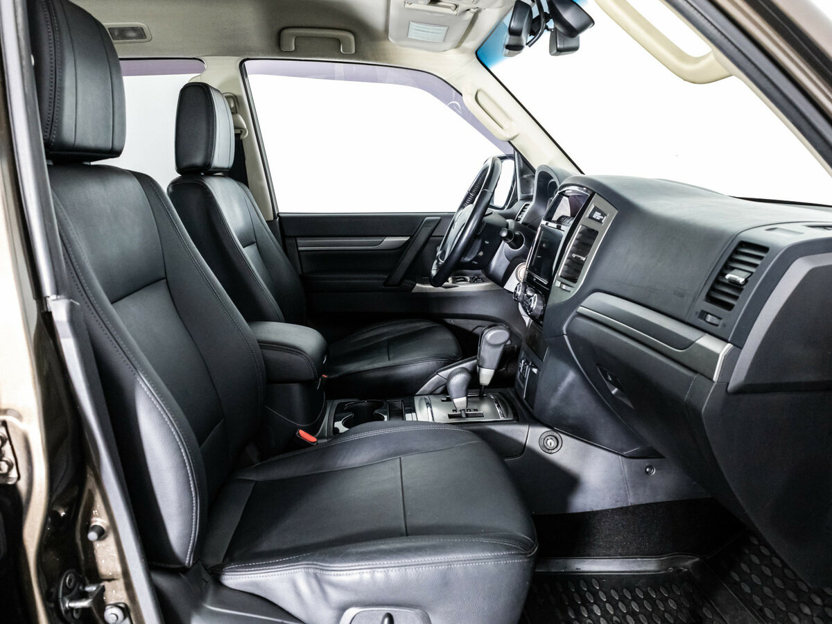 Mitsubishi Pajero б/у, 2017, Автоматическая. Фото: #22