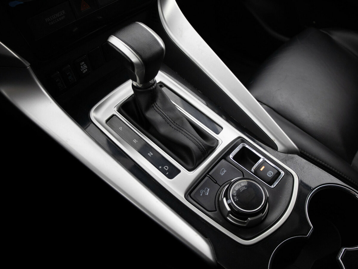 Mitsubishi Pajero Sport б/у, 2016, Автоматическая. Фото: #6