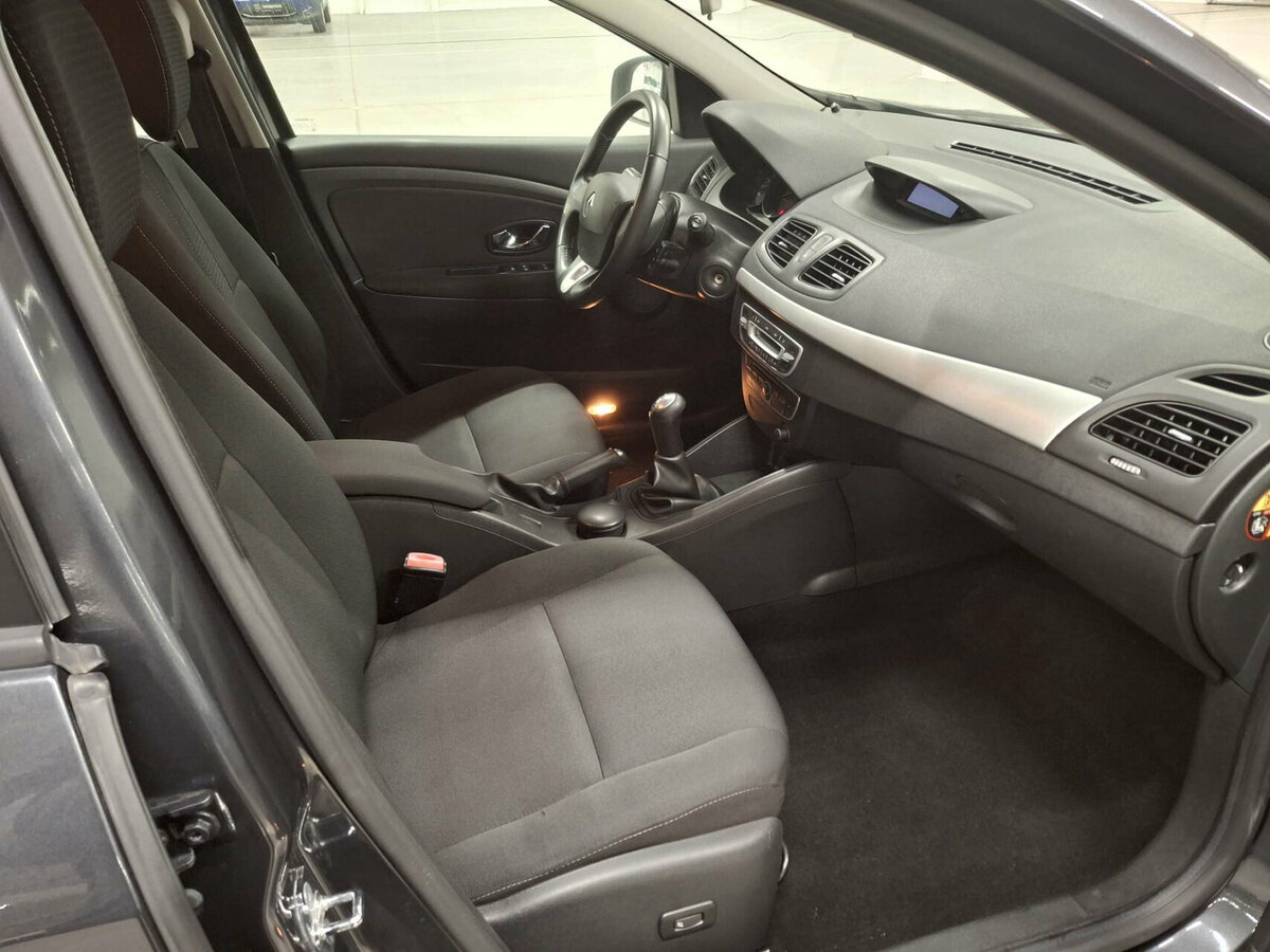 Renault Fluence б/у, 2012, Механическая. Фото: #10