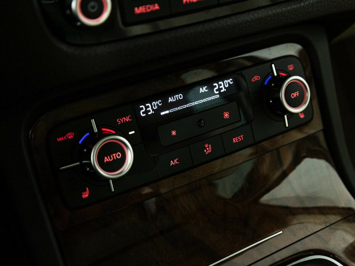 Volkswagen Touareg б/у, 2013, Автоматическая. Фото: #17