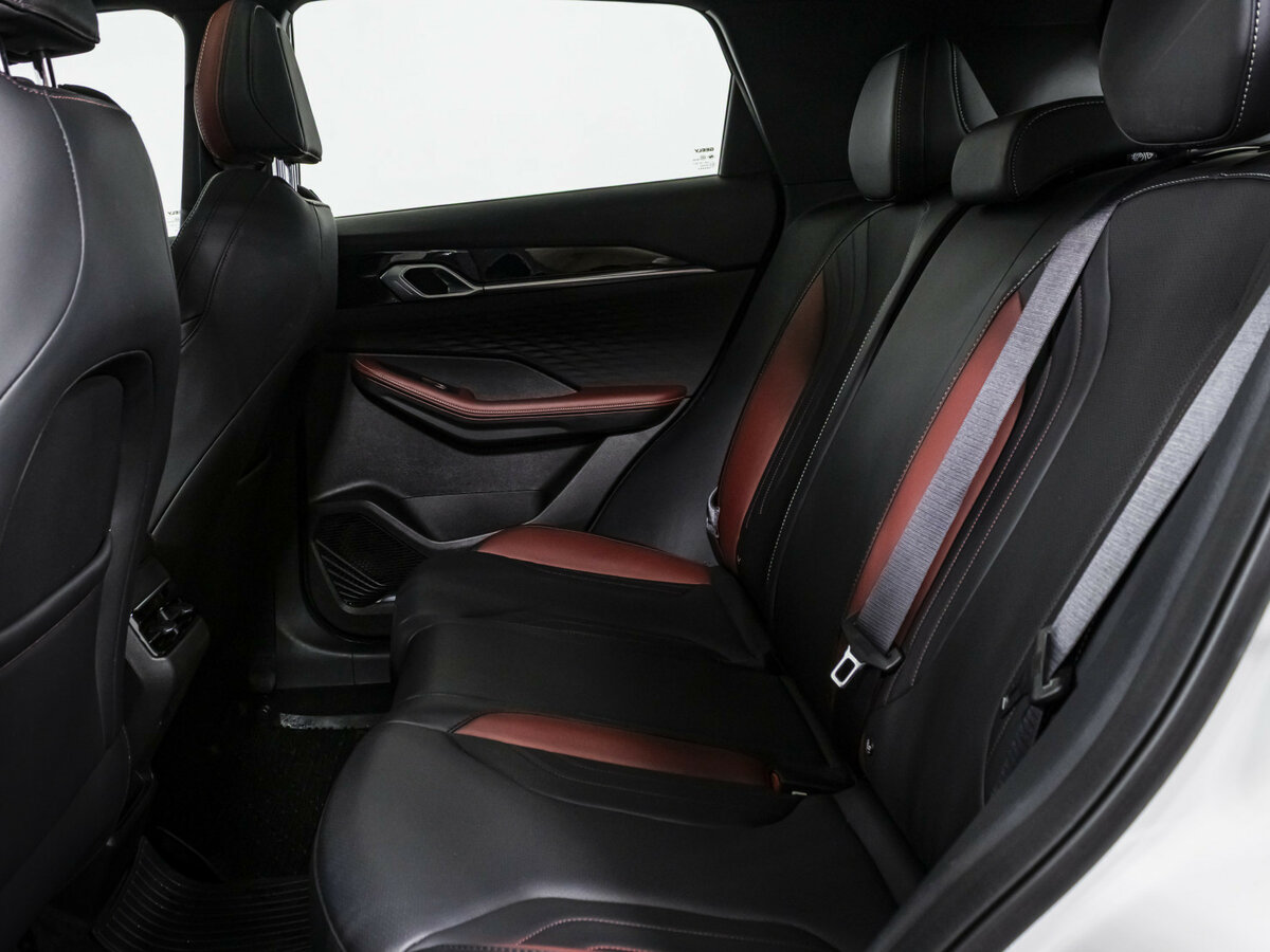 Geely Coolray б/у, 2023, Роботизированная. Фото: #11