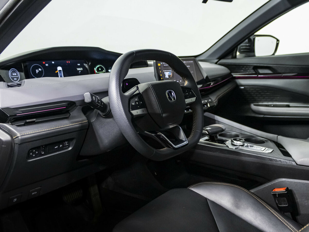 Changan UNI-V б/у, 2023, Роботизированная. Фото: #10