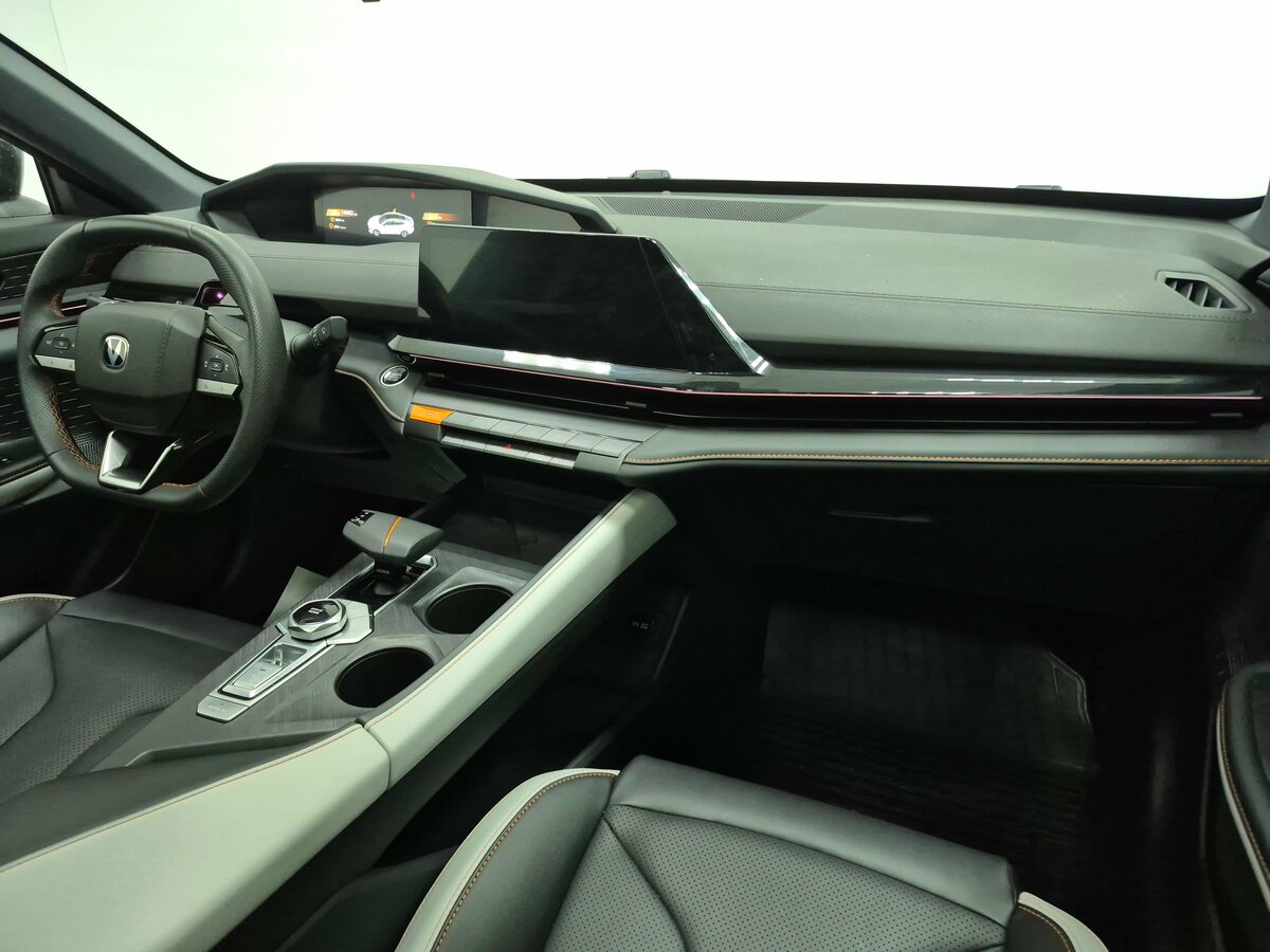 Changan UNI-V б/у, 2024, Роботизированная. Фото: #11