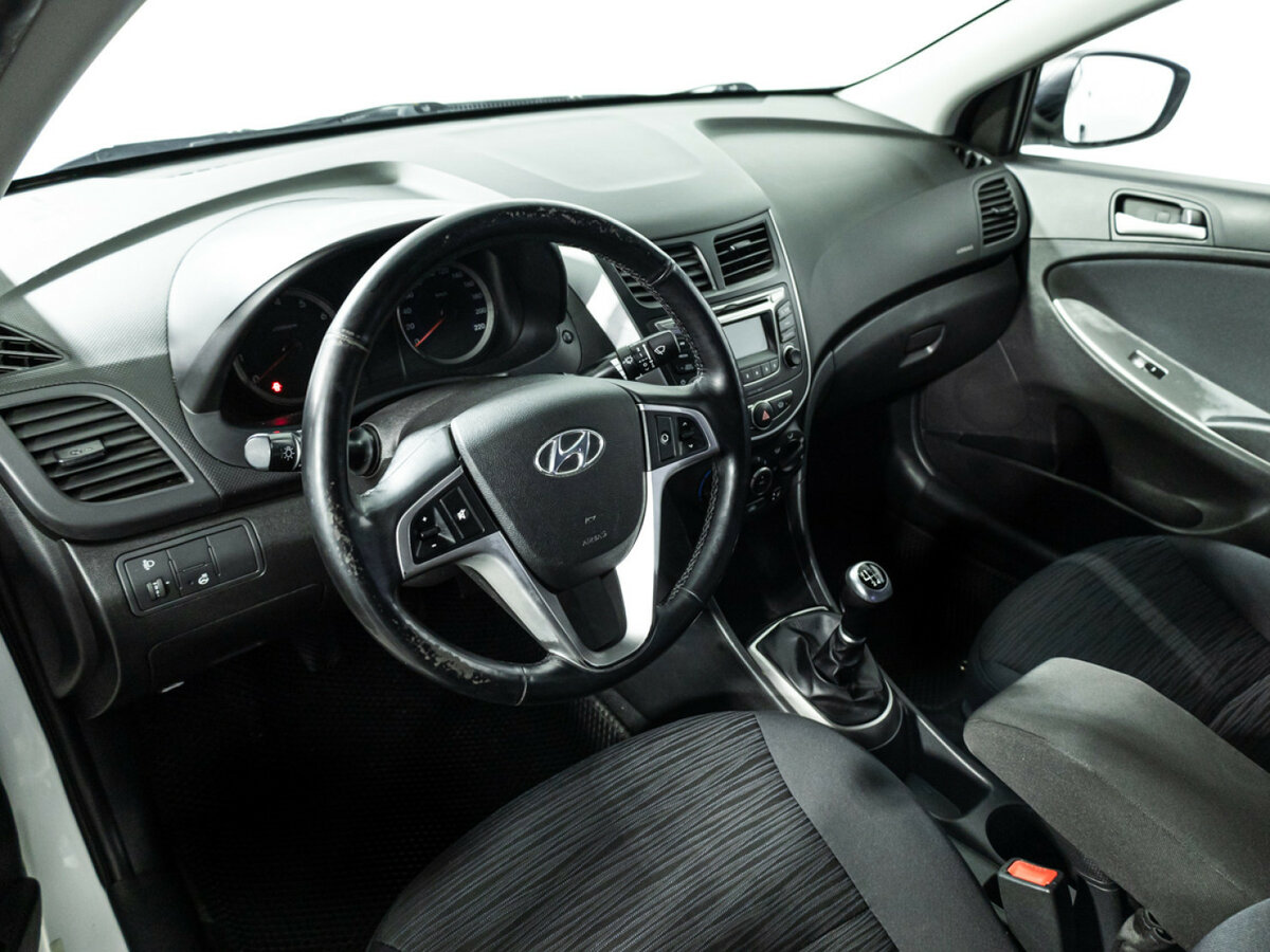 Hyundai Solaris б/у, 2015, Механическая. Фото: #9