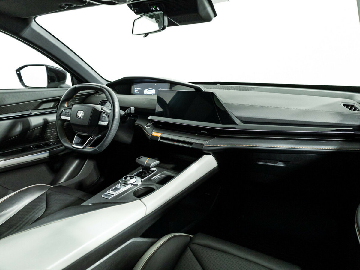 Changan UNI-V б/у, 2024, Роботизированная. Фото: #8