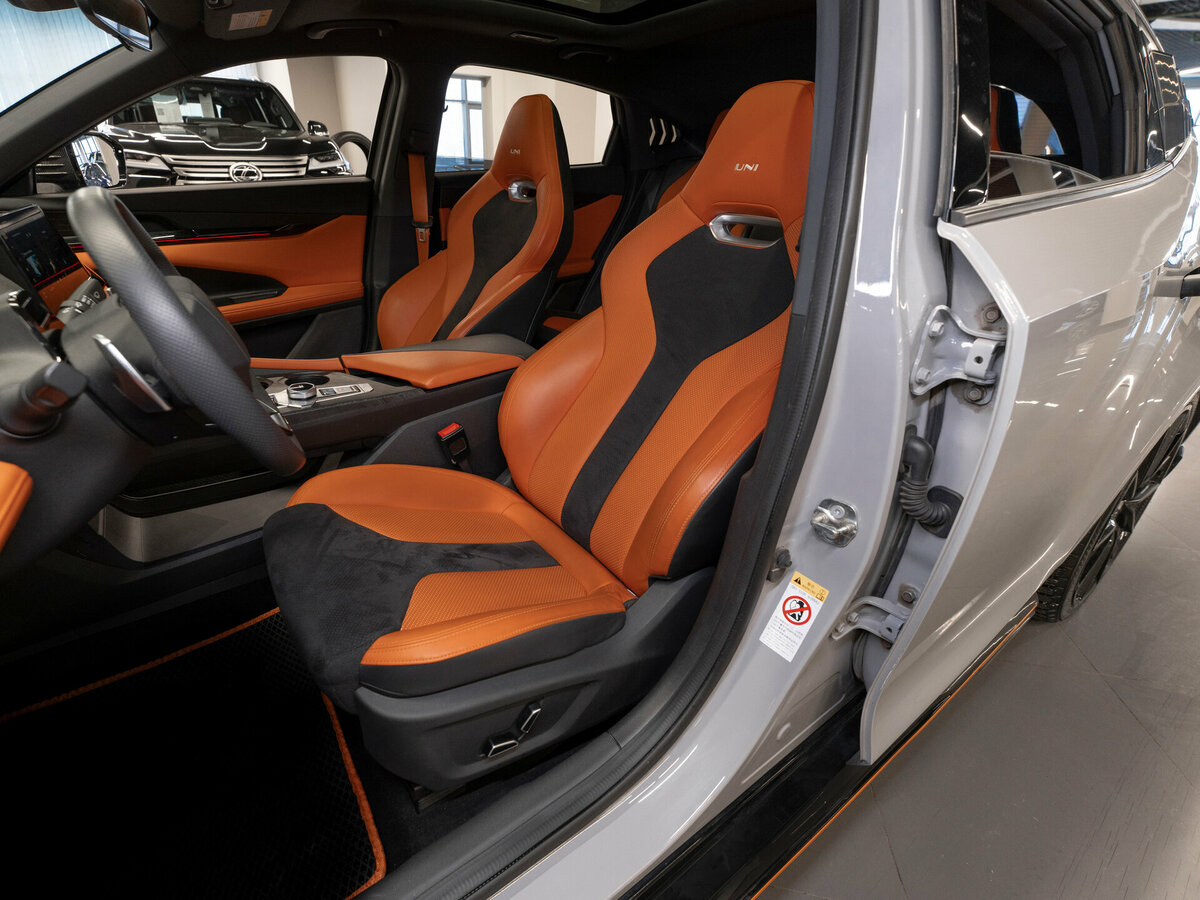 Changan UNI-V б/у, 2023, Роботизированная. Фото: #8