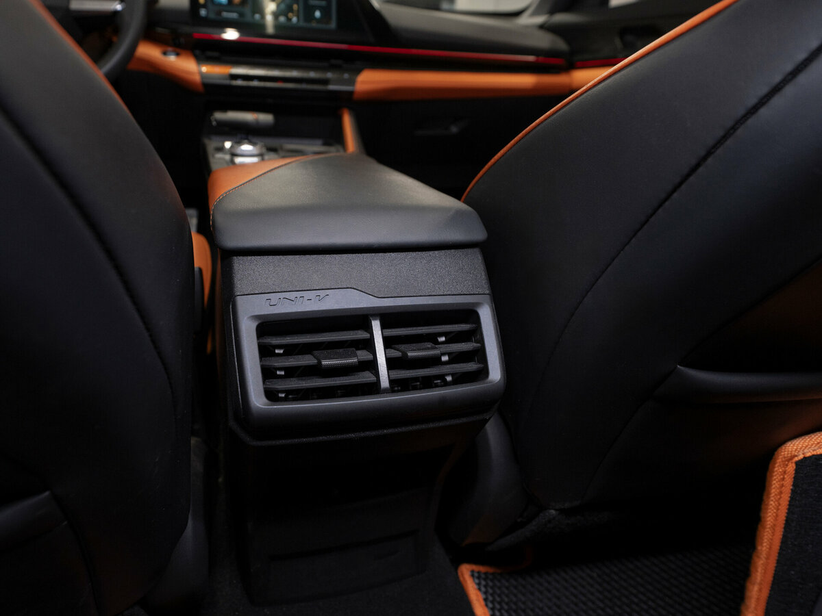 Changan UNI-V б/у, 2023, Роботизированная. Фото: #13