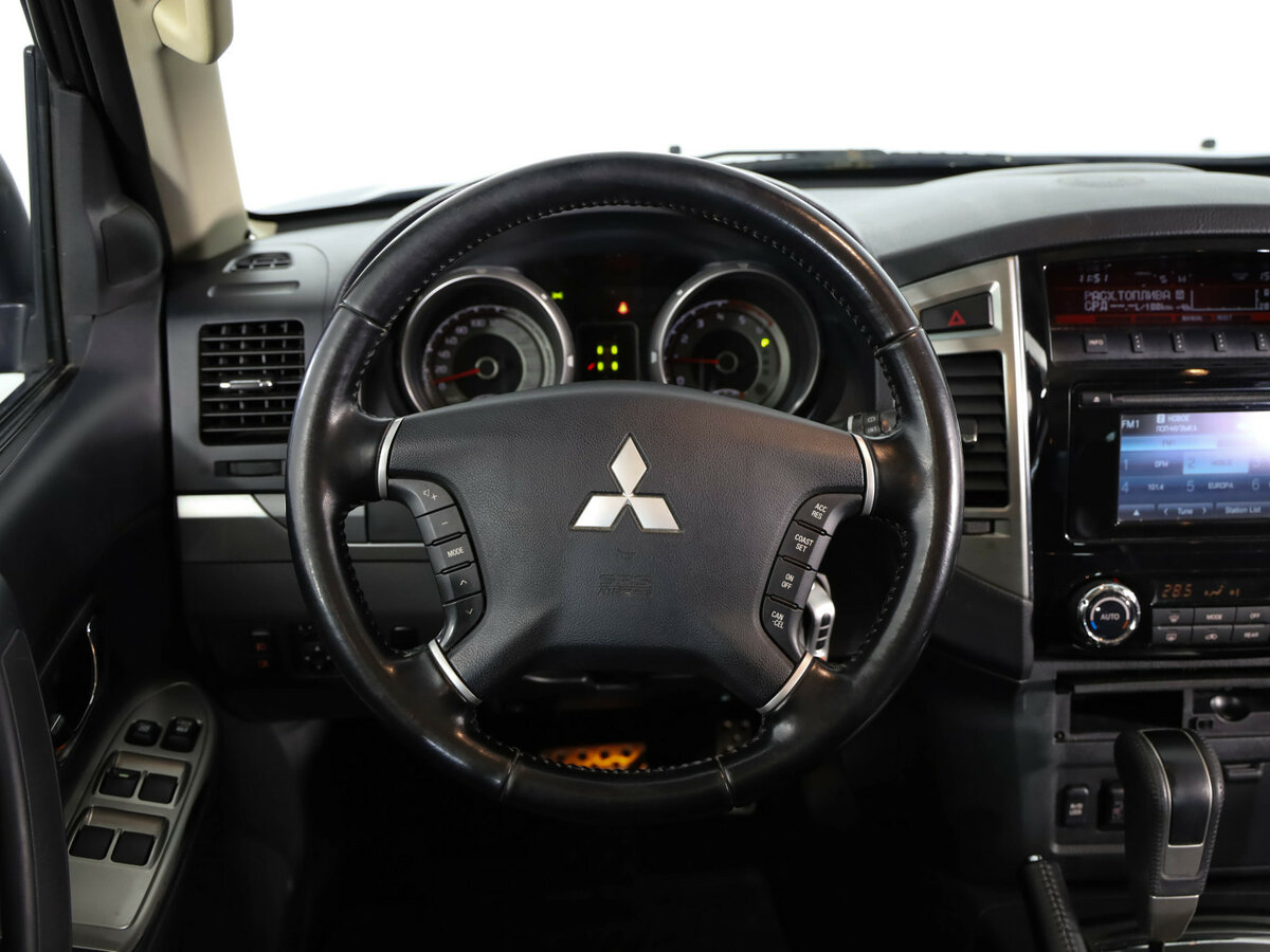 Mitsubishi Pajero б/у, 2015, Автоматическая. Фото: #9