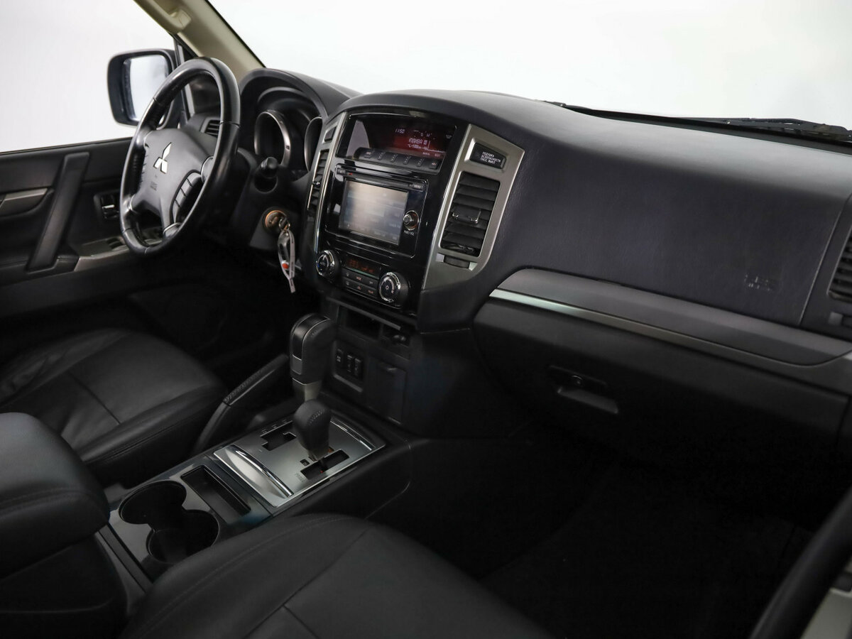 Mitsubishi Pajero б/у, 2015, Автоматическая. Фото: #17
