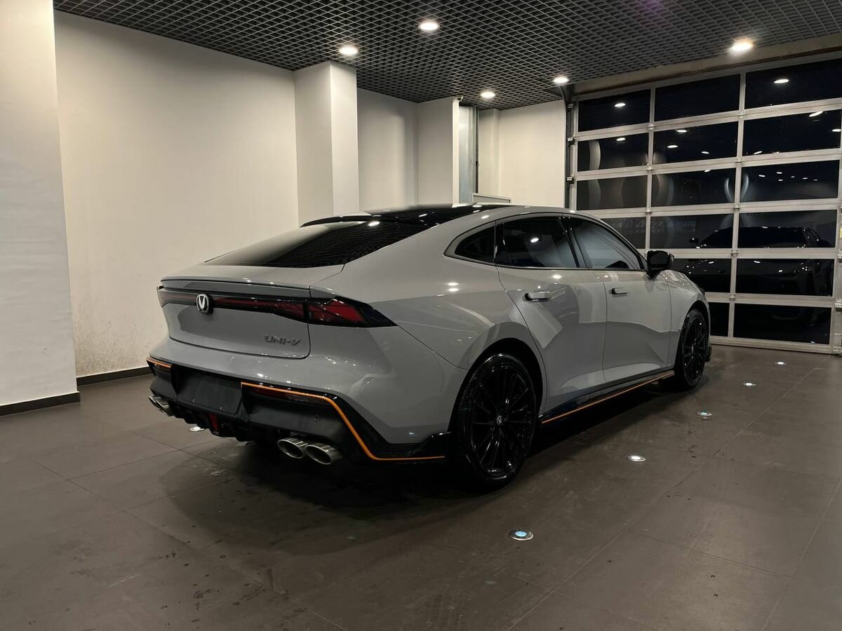 Changan UNI-V б/у, 2023, Роботизированная. Фото: #1