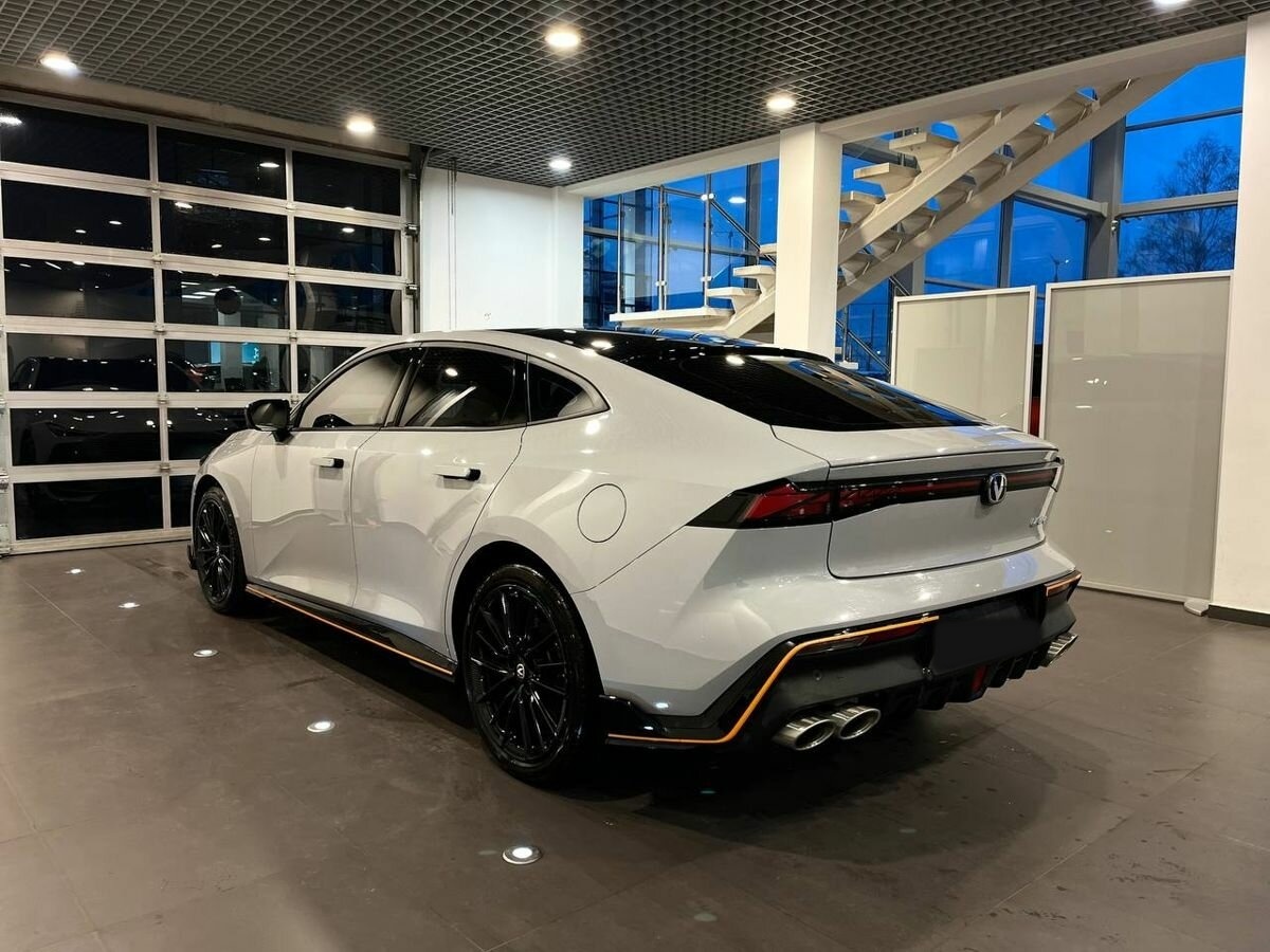 Changan UNI-V б/у, 2023, Роботизированная. Фото: #3