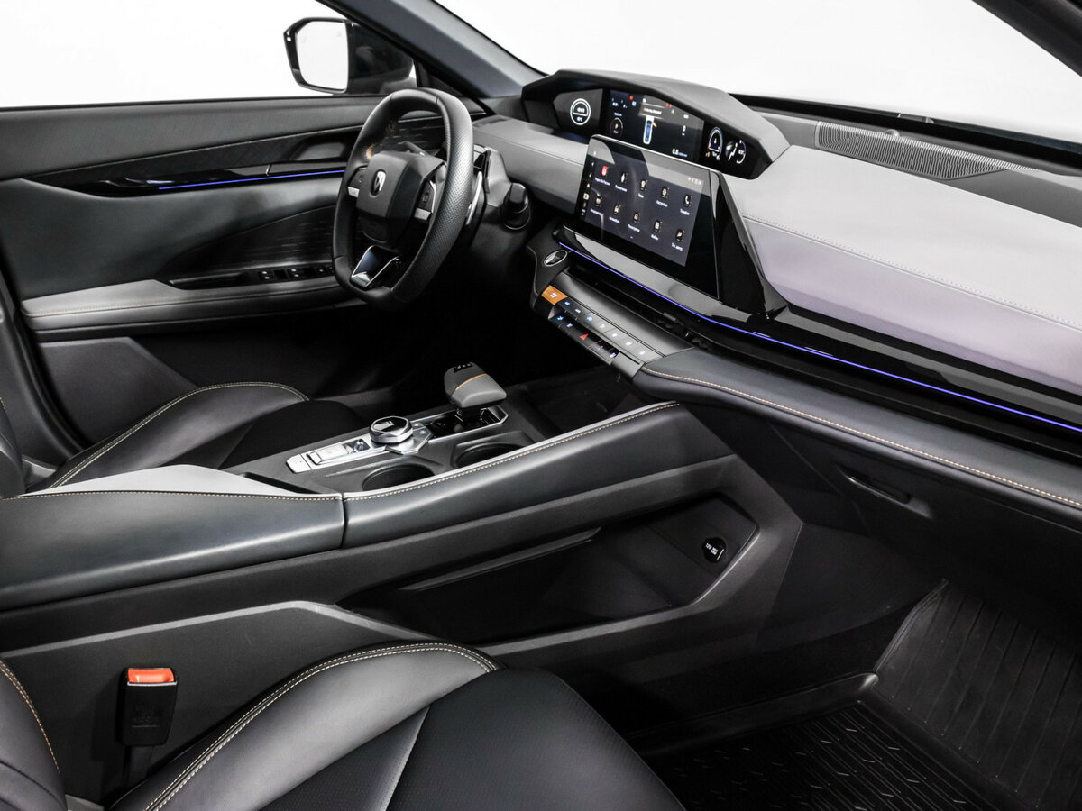 Changan UNI-V б/у, 2023, Роботизированная. Фото: #8