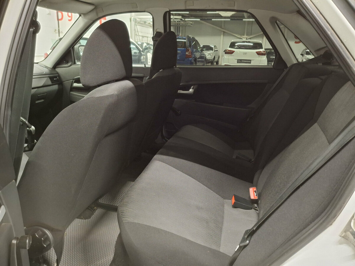 Lada (ВАЗ) Priora б/у, 2017, Механическая. Фото: #11