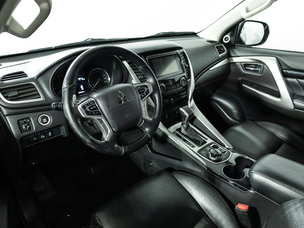 Митсубиши Паджеро Спорт б/у, 2017, Автоматическая. Фото: #8